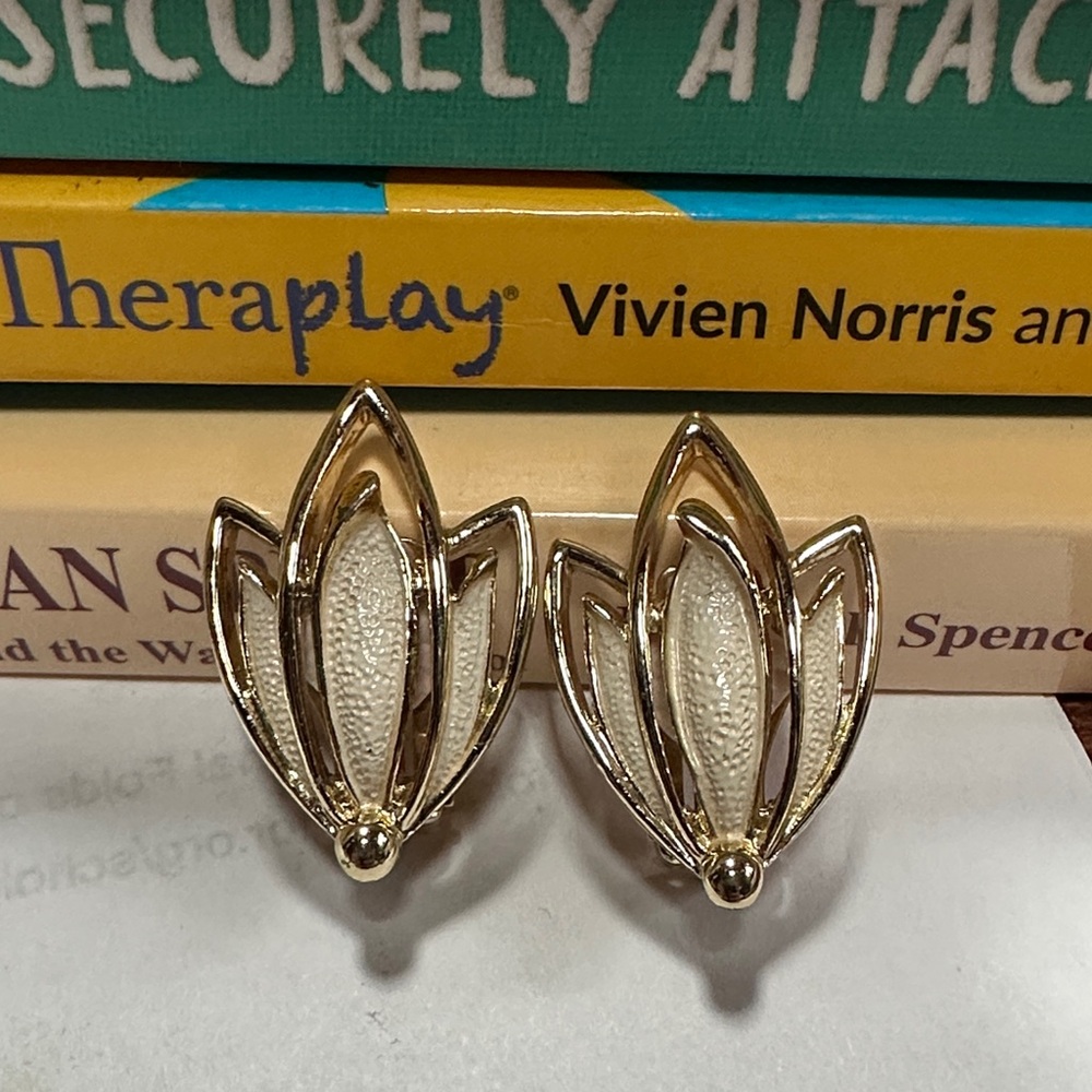 Sarah Coventry Gold and Cream Leaf Clip on Earrings